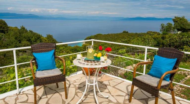 Beautiful villa with private pool, terrace & barbecue | Pets allowed — photo 4