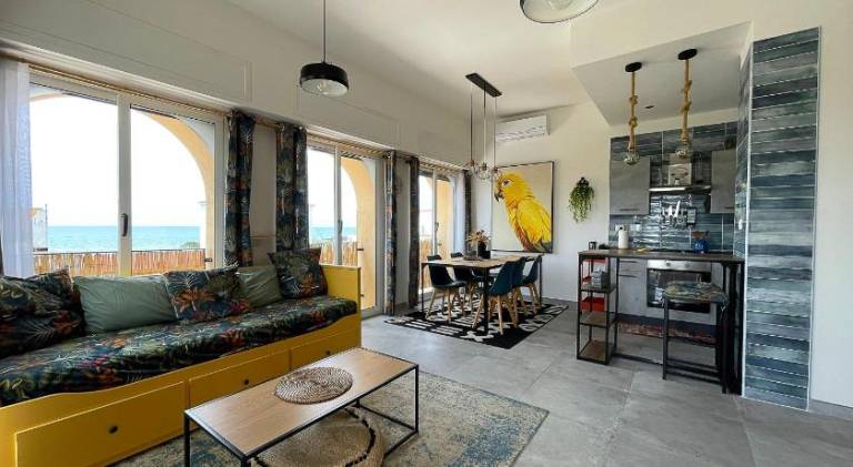 Vacation home with 2 rooms for 5 persons in Pomezia