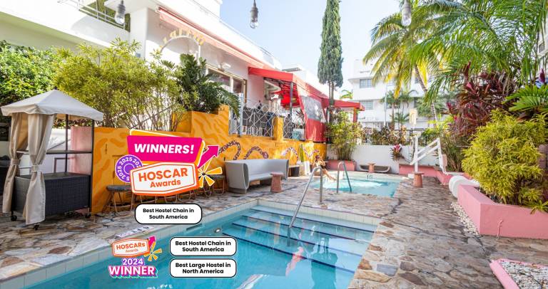 Hostel  Flamingo / Lummus