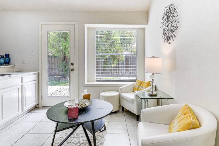 Extended Stay in Sugar Land! Family Home w/ Yard — photo 3