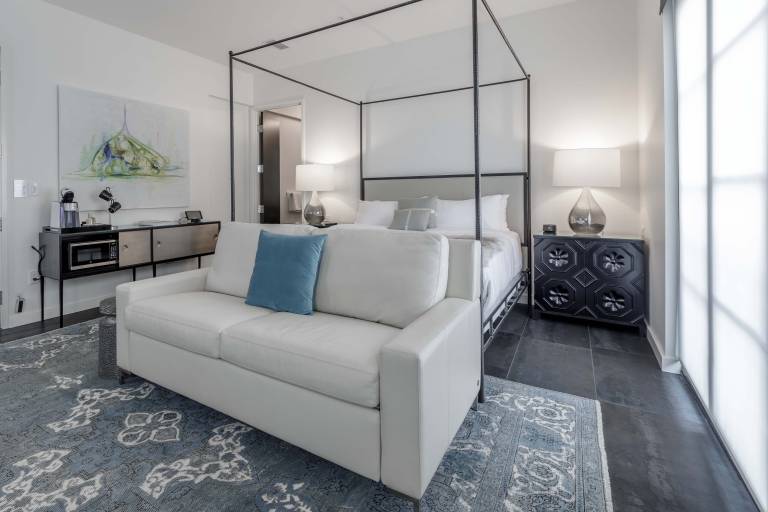 121 Hotel by AvantStay Modern Executive Suite w Juliet Balcony In Nashville Room 201