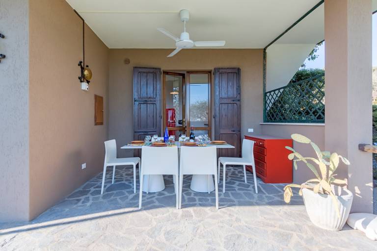 Rental apartment with pool, patio & yard — photo 4