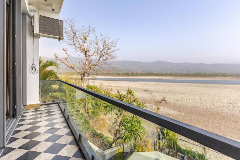 Vacation home with yard, terrace & private pool | Perfect for remote work — photo 3