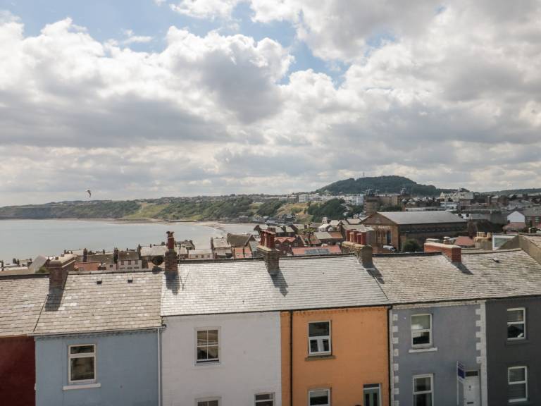 Cottage with yard | Beach view in Scarborough