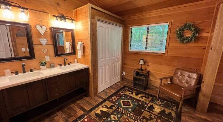 House with jacuzzi & pool — photo 2