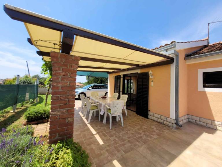 Child-friendly charming house with private pool, yard & barbeque | Pet-friendly — photo 3