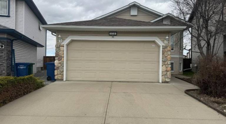 House | Pet-friendly in Airdrie, AB