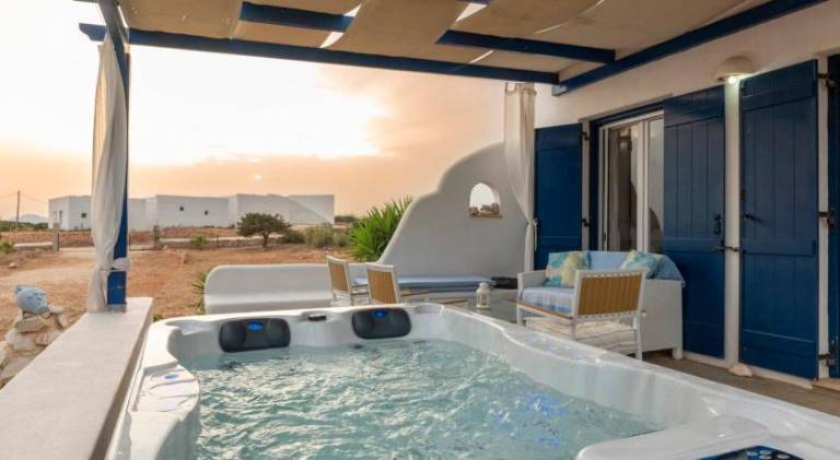 House with terrace, yard & hot tub — photo 4
