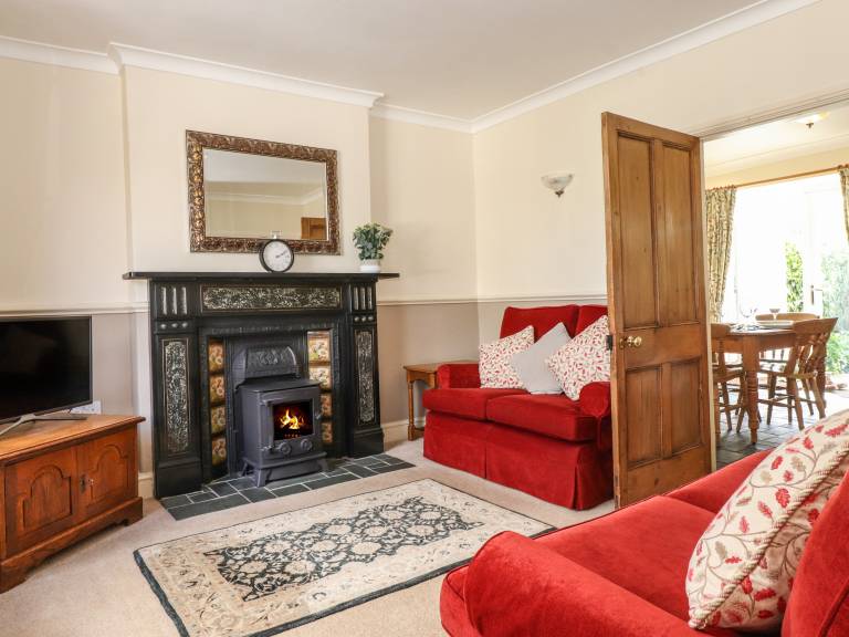 Family-friendly charming cottage with terrace & yard | Pet-friendly — photo 3