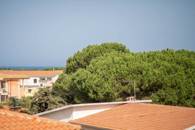 Holiday apartment with patio | Garden view — photo 2