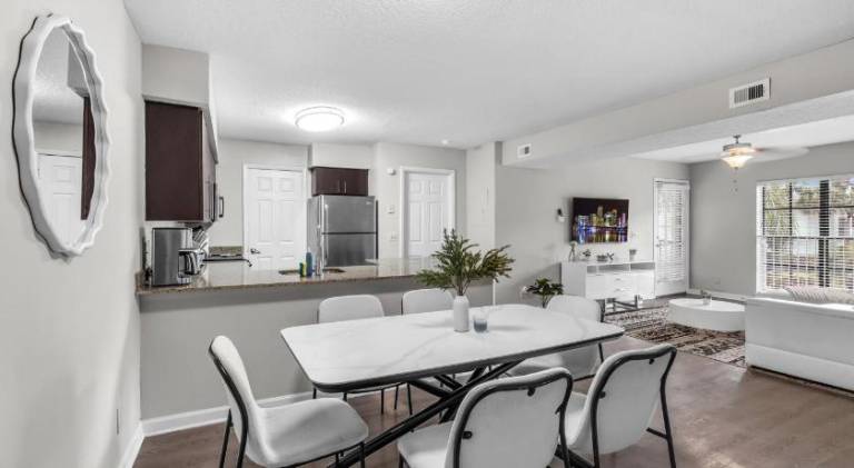 Apartment with pool — photo 5