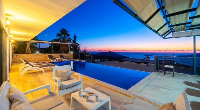 Fully equipped villa with jacuzzi, private pool & yard | Dogs allowed in Antalya