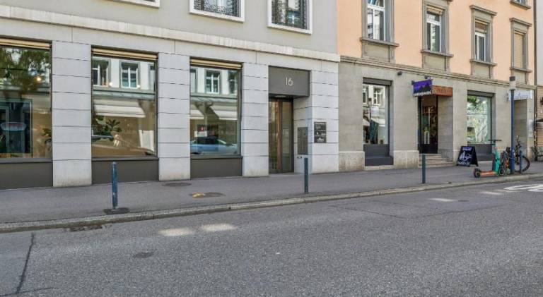 Horizon Home Bahnhofstrasse, Lowenstrasse Penthouse — photo 5