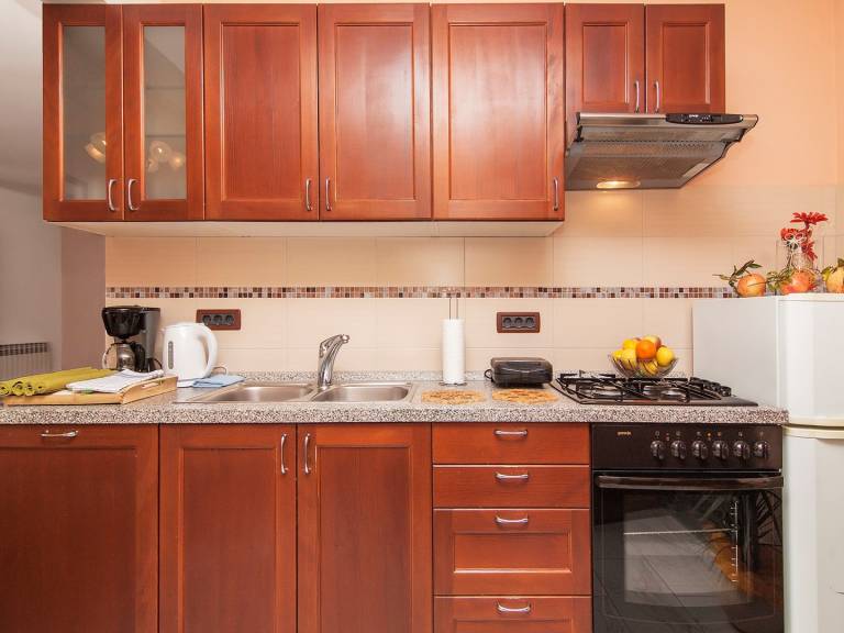 Family-friendly wonderful apartment with yard, fast internet & BBQ | Dogs allowed — photo 5