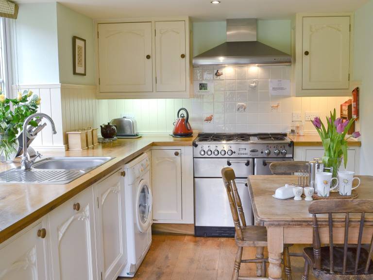 Cottage with yard & terrace | River view — photo 5