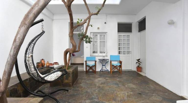 Apartment with garden & terrace — photo 5