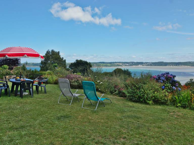 Fully equipped vacation home with barbecue, garden & terrace | Sea view | Dogs allowed — photo 2