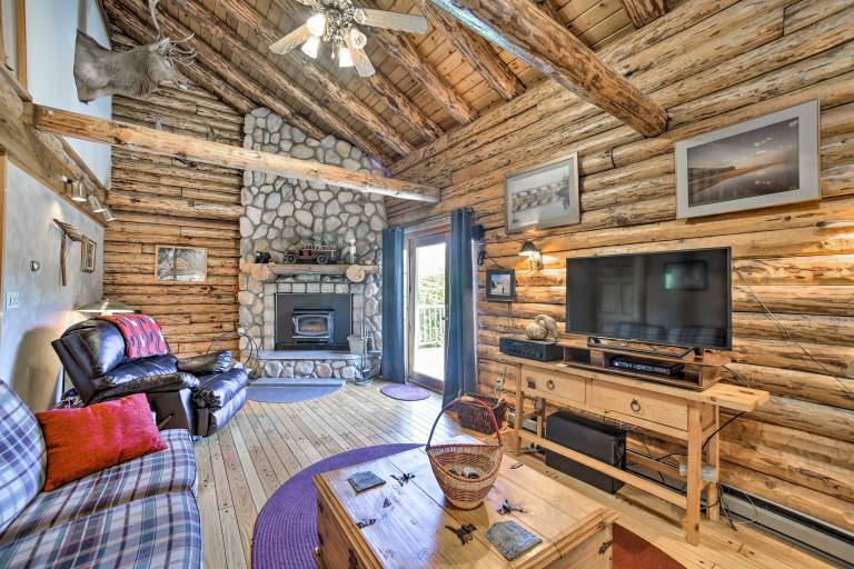 Pet-Friendly New York Cabin w/ Hot Tub & Game Room — photo 5