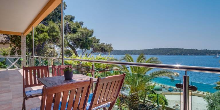 Apartment | Water view | Pets are welcome — photo 2
