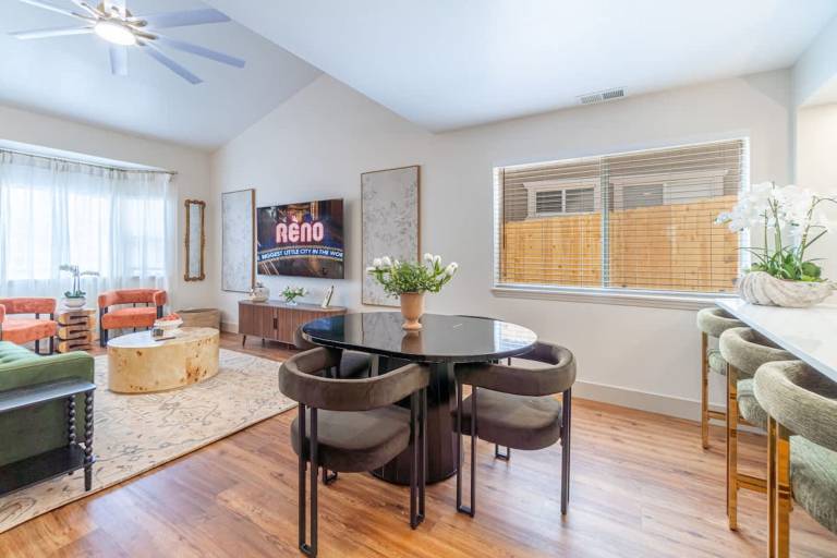 The Deco Retreat - UNR - Pet Friendly — photo 4