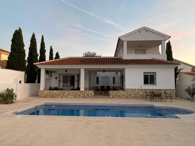 Villa with private pool, barbecue & yard — photo 5