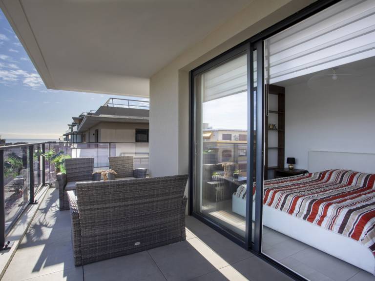 Fully equipped rental apartment with terrace | Close to the beach | Dogs allowed — photo 4