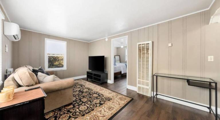 Cozy 1bdr/1br home near downtown — photo 2