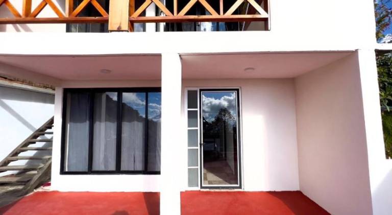 Serviced apartment with patio — photo 3