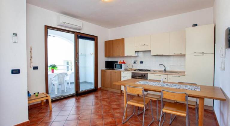 Serviced apartment with pool & patio | Next to the beach | Dogs allowed — photo 4