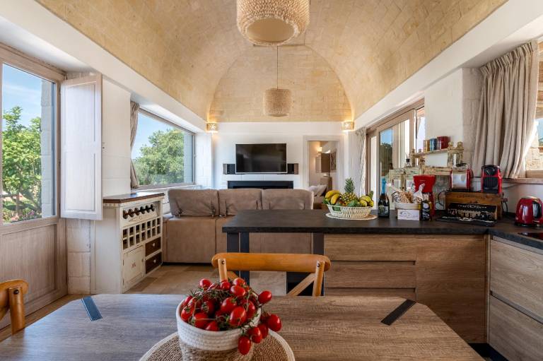 Fully equipped spacious villa with pool, barbeque & garden | Perfect for remote work | Pet-friendly — photo 4
