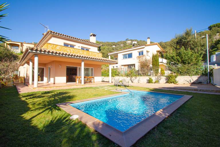 Children-friendly villa with terrace, barbeque & garden | Pool view | Pet-friendly — photo 2