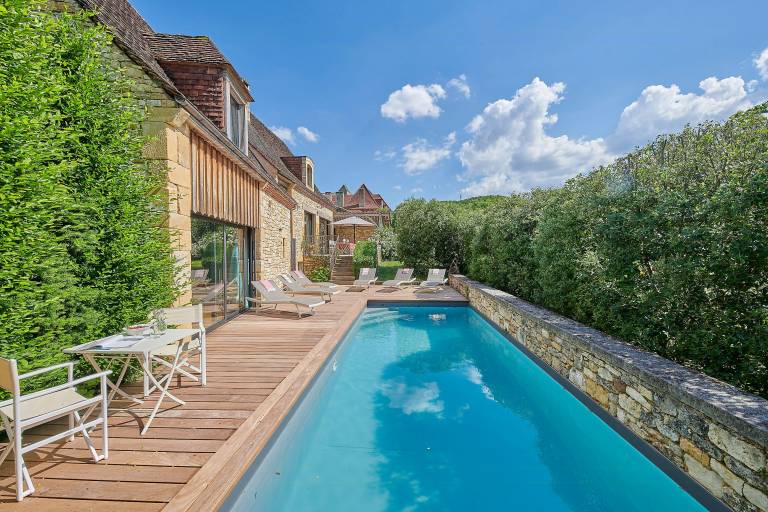 Children-friendly beautiful vacation home with terrace, garden & private pool | Pets allowed in Gaillard