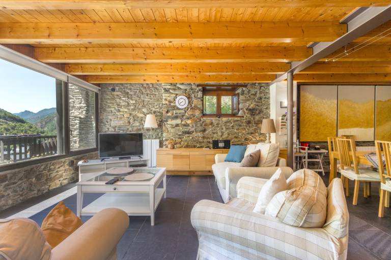Country House 'Casa Guillem 3' with Lake View, Wi-Fi and Air Conditioning in Lleida