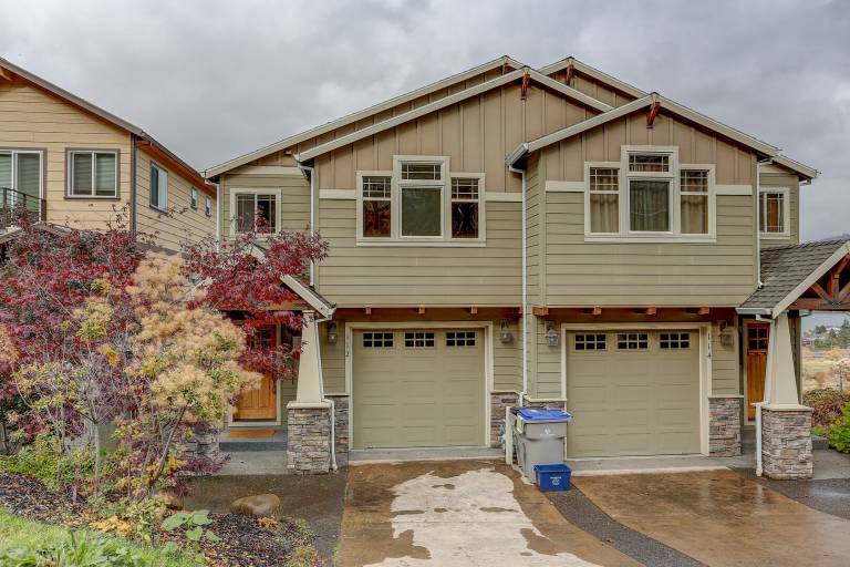 Family-friendly nice house with terrace | Pets are welcome in Hood River, OR