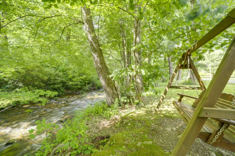 'Campbell Retreat' in Maggie Valley w/ Deck! — photo 3