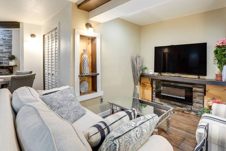 Extended Stay in Denver Cozy Apartment w Patio