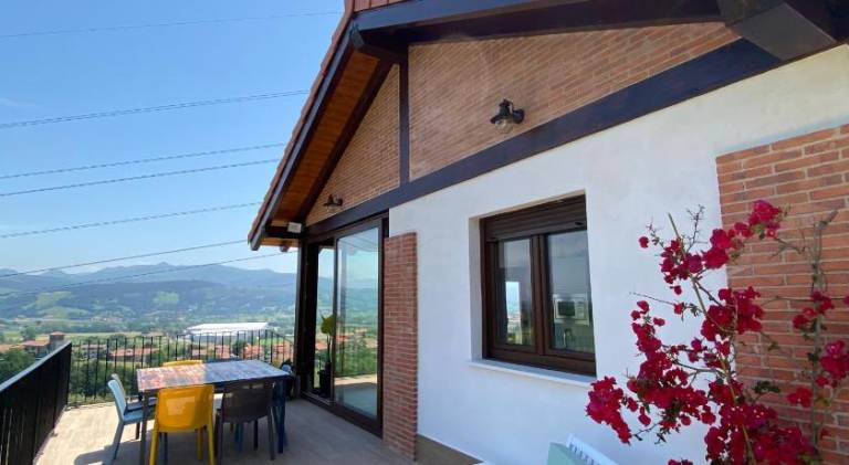 Vacation home with yard, patio & BBQ in Santander