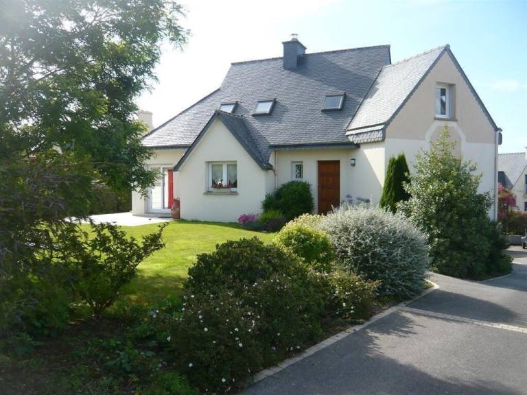 Villa with yard, terrace & barbeque | Garden view — photo 3