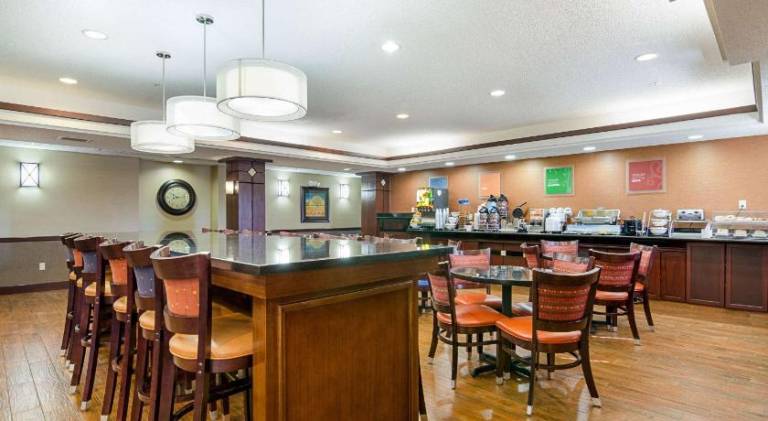 Comfort Inn & Suites Hutchinson — photo 2
