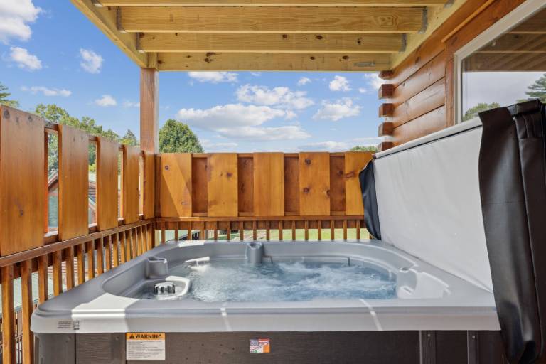 Child-friendly cabin with jacuzzi, BBQ & pool | Mountain view | Dogs allowed — photo 2