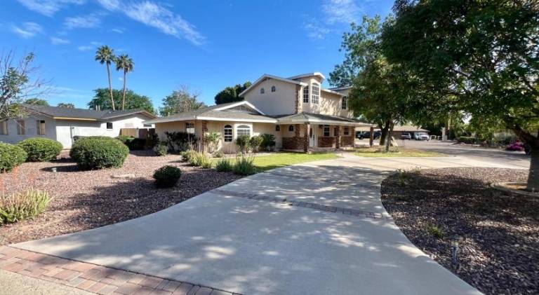 House with pool in Phoenix, AZ