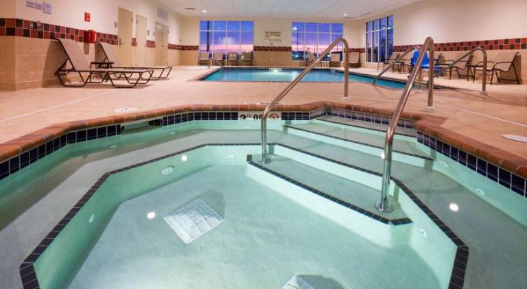 Hampton Inn & Suites Minot Airport — photo 3