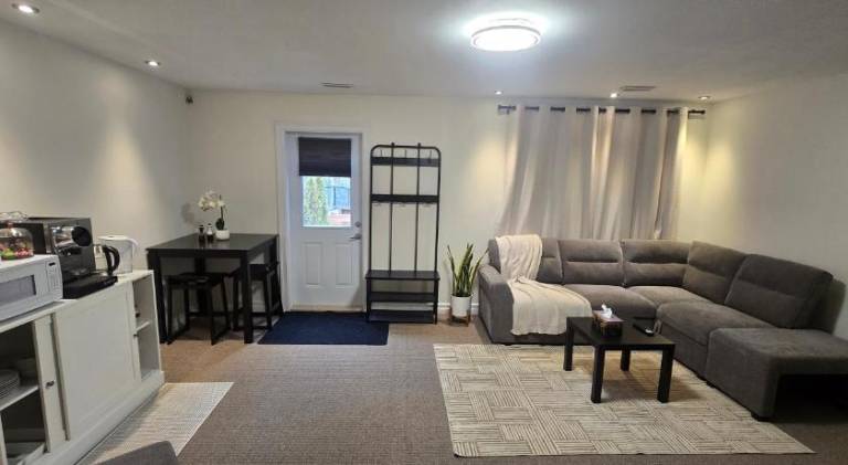 House with garden, BBQ & hot tub | Perfect for remote work | Pets allowed in Halifax, NS