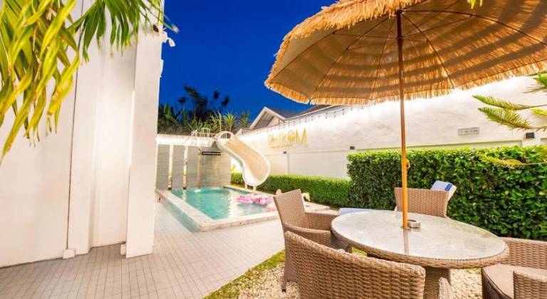 Villa with pool & hot tub — photo 3