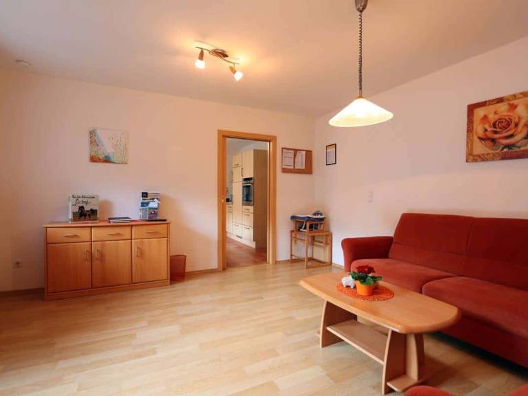 Apartment 'Ferienwohnung Blütenzauber' with Private Terrace, Shared Garden and Wi-Fi — photo 3