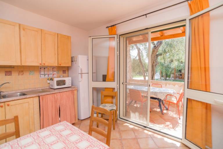 Family-friendly rental apartment with terrace, garden & BBQ | Garden view | Beach nearby | Dogs allowed — photo 5