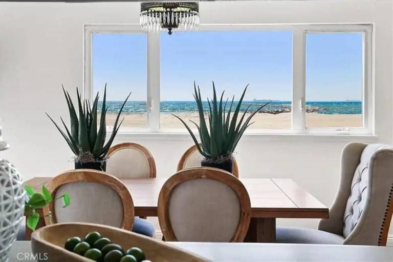 House  Seal Beach