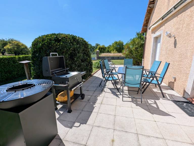 Cottage with BBQ & garden — photo 2
