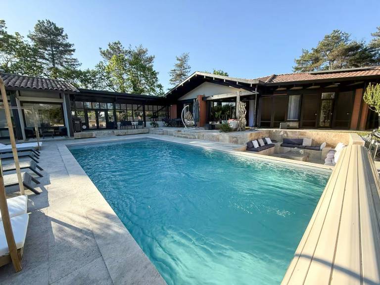 Vacation home with private pool, garden & patio — photo 2