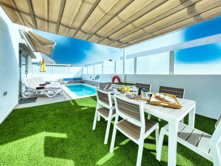 House with BBQ, yard & private pool — photo 4